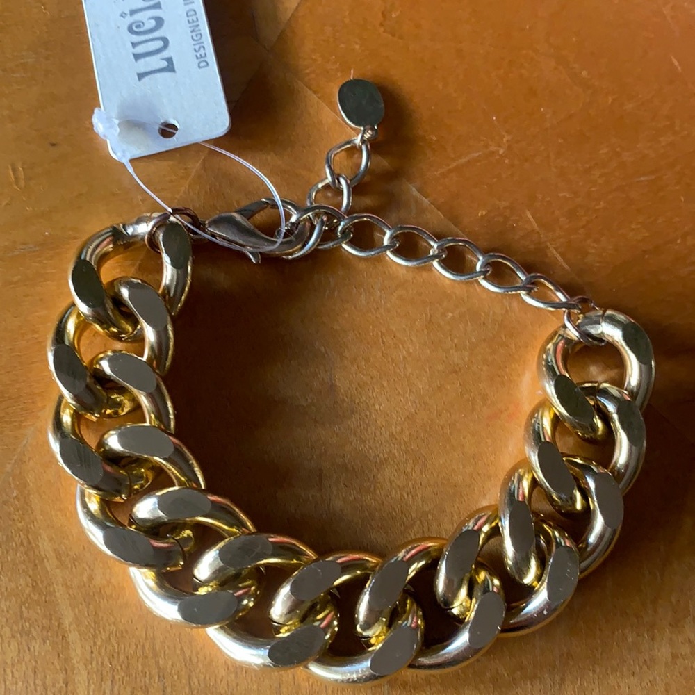 Gold  chunky chain bracelet NWT adjustable